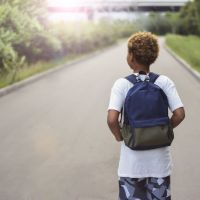 Les enfants noirs discriminés à cause de leurs cheveux en Angleterre