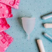 La coupe menstruelle est aussi sûre et moins chère que les tampons et les serviettes