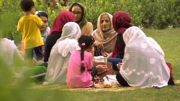 A Kaboul, des jardins publics accueillent exclusivement des femmes