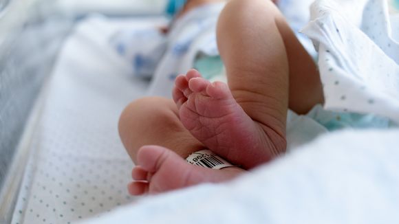 "N'embrasse pas le bébé" : une mère en colère alerte sur les risques des baisers