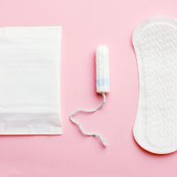 Dès septembre, des protections hygiéniques gratuites pour les femmes précaires