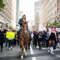 Brianna Noble, la militante à cheval devenue l'icône de la protestation Black Lives Matter