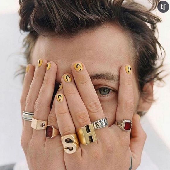 Harry Styles, égérie du vernis au masculin ?