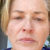 Touchée par le coronavirus, Sharon Stone charge les anti-masques