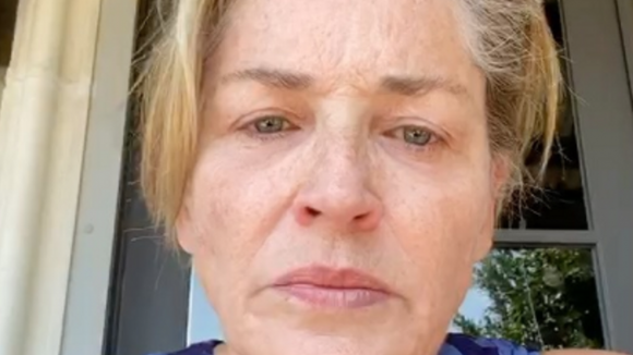 Touchée par le coronavirus, Sharon Stone charge les anti-masques