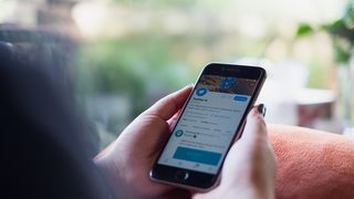 Twitter ne protège pas assez les femmes : Amnesty International alerte