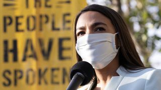 "Je vais bien" : la députée Alexandria Ocasio-Cortez réagit à l'invasion violente du Capitole