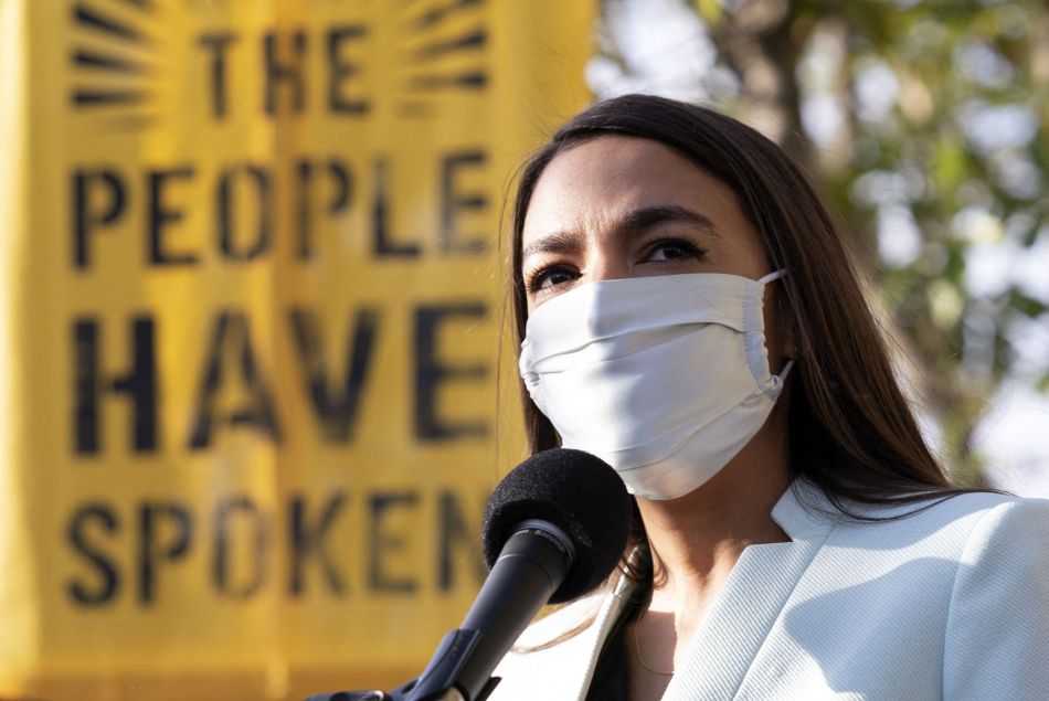 "Je vais bien" : la députée Alexandria Ocasio-Cortez réagit à l'invasion violente du Capitole
