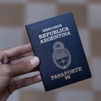 En Argentine, les papiers d'identité comportent désormais l'option non-binaire "X"
