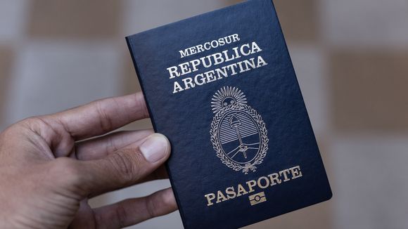 En Argentine, les papiers d'identité comportent désormais l'option non-binaire "X"