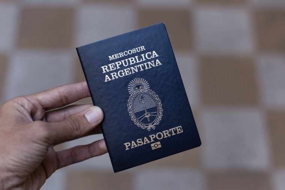 En Argentine, les papiers d'identité comportent désormais l'option non-binaire "X"