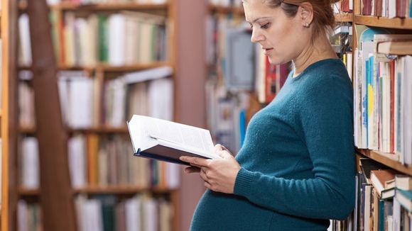 A Cambridge, des cours de fertilité pour "rappeler" aux étudiantes de procréer