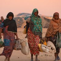 "Marcher sur l'eau", le docu d'Aïssa Maïga sur la vie sans eau des femmes peules