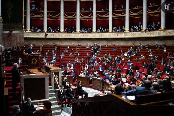 285 femmes signent une tribune pour écarter les auteurs de violences sexuelles de la vie politique