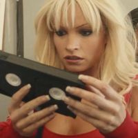 L'histoire de la sex-tape de Pamela Anderson se dévoile dans un teaser alléchant