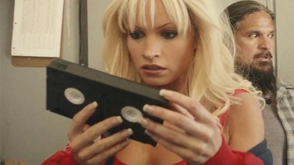 L'histoire de la sex-tape de Pamela Anderson se dévoile dans un teaser alléchant