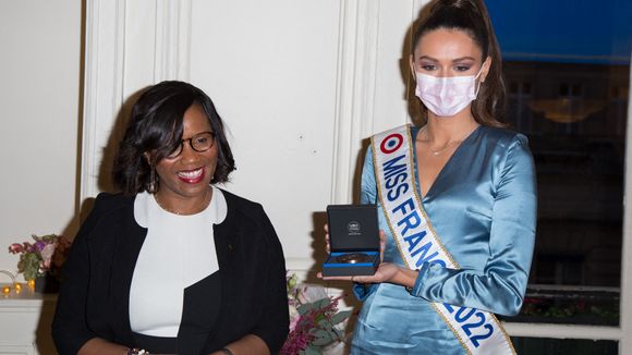 Une "médaille de l'égalité" remise à Miss France ? C'est un grand non