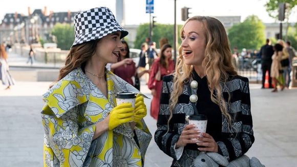 En Ukraine, "Emily in Paris" et ses clichés sur l'Europe de l'Est ne passent pas