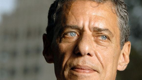 Chico Buarque ne jouera plus une chanson jugée sexiste : "Les féministes ont raison"