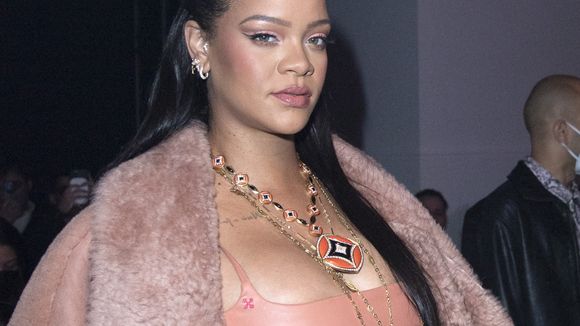 "Pourquoi devrions-nous cacher notre grossesse ?" : Rihanna pose enceinte pour "Vogue"