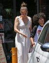  Jennifer Lopez fait du shopping avec son enfant Emme à Los Angeles le 14 mai 2022 