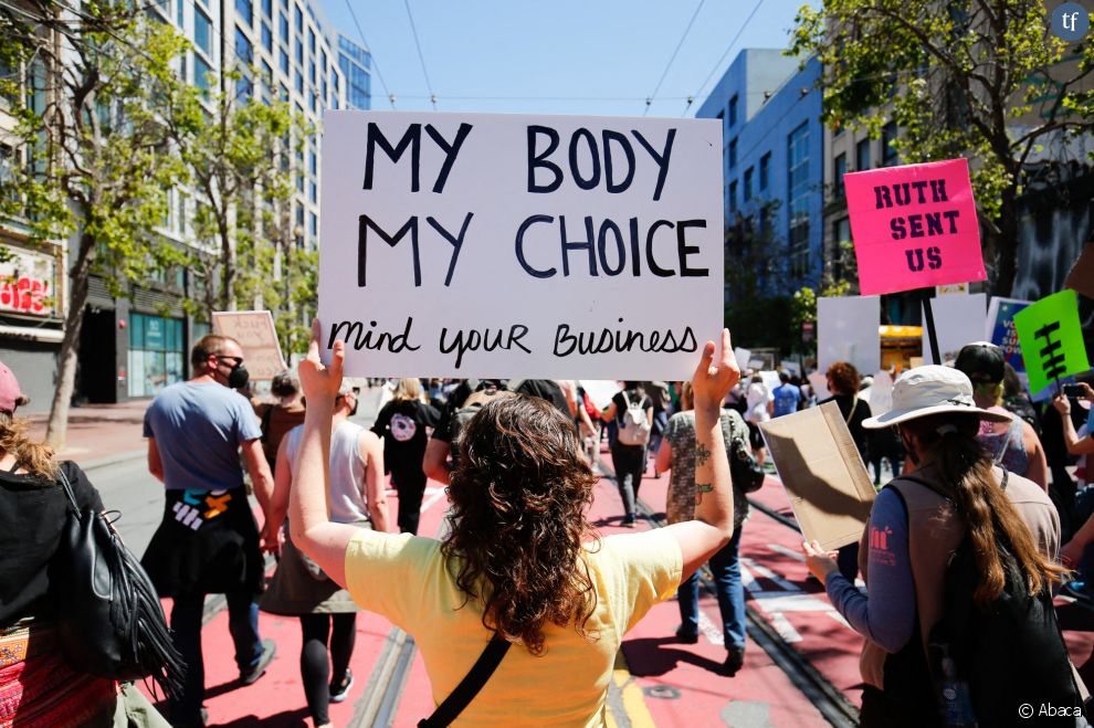 Manifestant pro-avortement après la décision de la Cour suprême