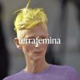 Pourquoi la coiffure fluo de Tilda Swinton à Venise est très symbolique