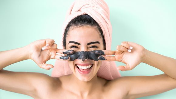 Se faire un masque facial avec son sang de règles, est-ce bien raisonnable ?