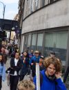   Un manifestant tient une pencarte caricaturant la Première ministre britannique Liz Truss pendant la marche organisée par  Just Stop Oil et Extinction Rebéllion à Londres, le 2 ocotobre 2022 