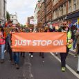   Le collectif Just Stop Oil, qui compte de nombreux vingtenaires, souhaite faire pression sur le gouvernement britannique pour qu'il cesse d'utiliser les énergies fossiles, très polluantes  