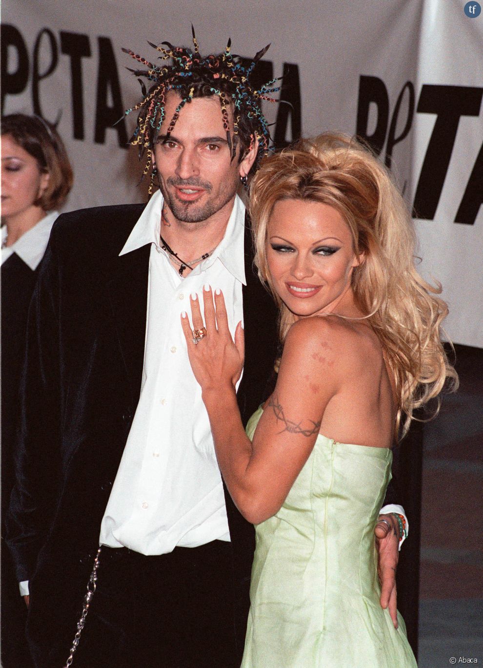 L&#039;actrice et mannequin Pamela Anderson et le batteur du groupe de hard rock Motley Crue Tommy Lee se sont mariés en 1995