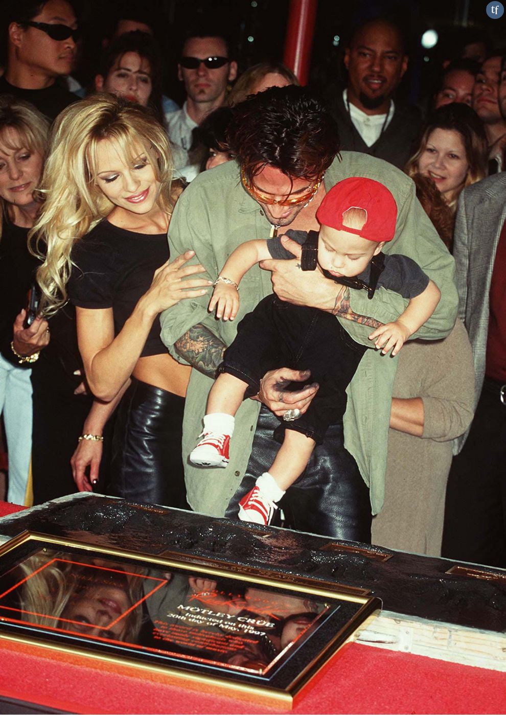     Il aurait frappé Pamela Anderson alors qu&#039;elle tenait leur enfant en bas âge dans les bras    