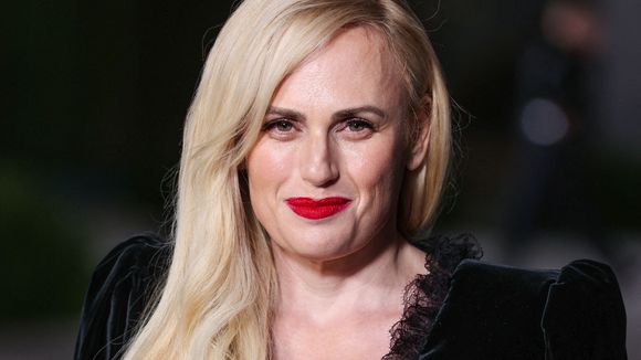 Rebel Wilson se fait épingler pour sa ligne de vêtements sans grandes tailles