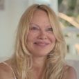 Dans ce documentaire, Pamela Anderson revient sur toutes les violences patriarcales dont elle fut victime : viols, violences conjugales, harcèlement, slut shaming...