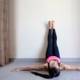  Traduisible par "les jambes contre le mur", il s'agit d'une posture de yoga qui serait particulièrement bénéfique pour la santé.   