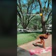 Hallelujah, TikTok a la solution : il vous suffit pour vous étirer correctement d'opter pour un simple skateboard. Et d'effectuer des mouvements, de jambes notamment, en vous aidant de ladite planche, faisant glisser cette dernière en vous appuyant dessus.