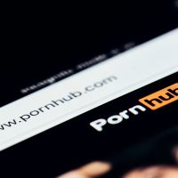 Le (sulfureux) documentaire Netflix sur Pornhub dévoile sa bande-annonce