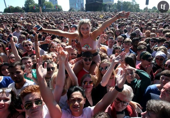 Etre une femme en festival, ça craint toujours autant (une étude nous le démontre)
The crowd listen to music from the main stage at the TRNSMT festival in Glasgow Saturday July 8, 2017. Photo by Andrew Milligan/PA Wire/ABACAPRESS.COM.