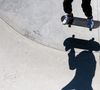 Oui, on va arrêter très vite ceux qui voient là une forme d'ostracisation, d'exclusion, de sexisme à l'envers et autres inepties. La vérité, c'est que le sexisme est loin d'être étranger au milieu. Dans les skateparks, il n'est jamais facile à vivre, même au sein des grandes villes. Exemple ?
13 June 2023, Lower Saxony, Hanover: A man skates in sunshine in a skate park. Photo: Julian Stratenschulte/DPA/ABACAPRESS.COM