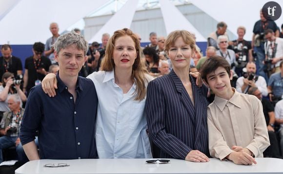 Swann Arlaud, Justine Triet, Sandra Hüller et Milo Machado Graner au photocall de "Anatomie D'une Chute" lors du 76ème Festival International du Film de Cannes, au Palais des Festivals à Cannes, France, le 22 mai 2023. © Jacovides-Moreau/Bestimage  Celebrities at the photocall of "Anatomy Of A Fall" during the 76th International Cannes Film Festival in Cannes, France, on May 22, 2023.