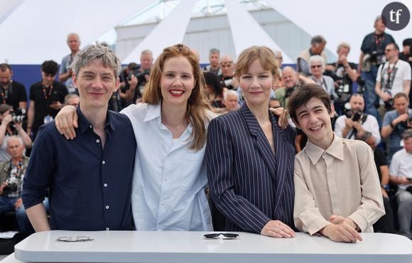 Swann Arlaud, Justine Triet, Sandra Hüller et Milo Machado Graner au photocall de "Anatomie D'une Chute" lors du 76ème Festival International du Film de Cannes, au Palais des Festivals à Cannes, France, le 22 mai 2023. © Jacovides-Moreau/Bestimage  Celebrities at the photocall of "Anatomy Of A Fall" during the 76th International Cannes Film Festival in Cannes, France, on May 22, 2023.