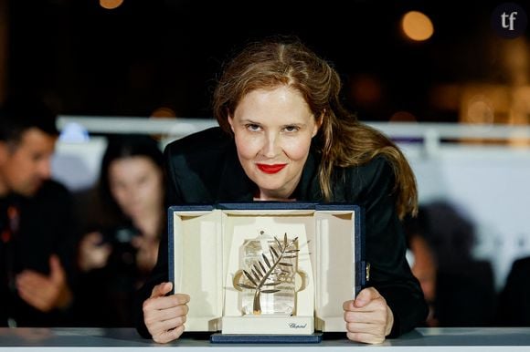 Justine Triet, Palme d'Or 2023 pour "Anatomie d'une chute" - Photocall des palmes lors de la 76ème édition du festival international du film de Cannes le 27 mai 2023. © Borde / Jacovides / Moreau / Bestimage  The Palme D'Or winners photocall at the 76th annual Cannes film festival at Palais des Festivals on May 27, 2023 in Cannes, France.