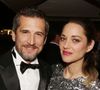 Interrogé sur qui faut-il croire concernant les rumeurs le disant séparé de Marion Cotillard, Guillaume Canet coupe court à la question : "C'est ma vie privée, ça me regarde", lance-t-il.