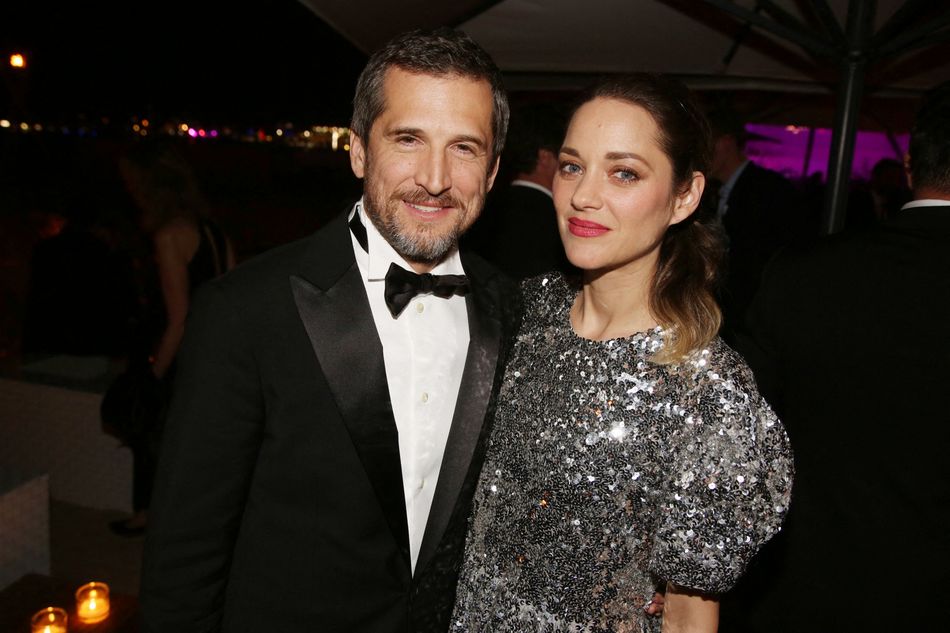 Interrogé sur qui faut-il croire concernant les rumeurs le disant séparé de Marion Cotillard, Guillaume Canet coupe court à la question : "C'est ma vie privée, ça me regarde", lance-t-il.
