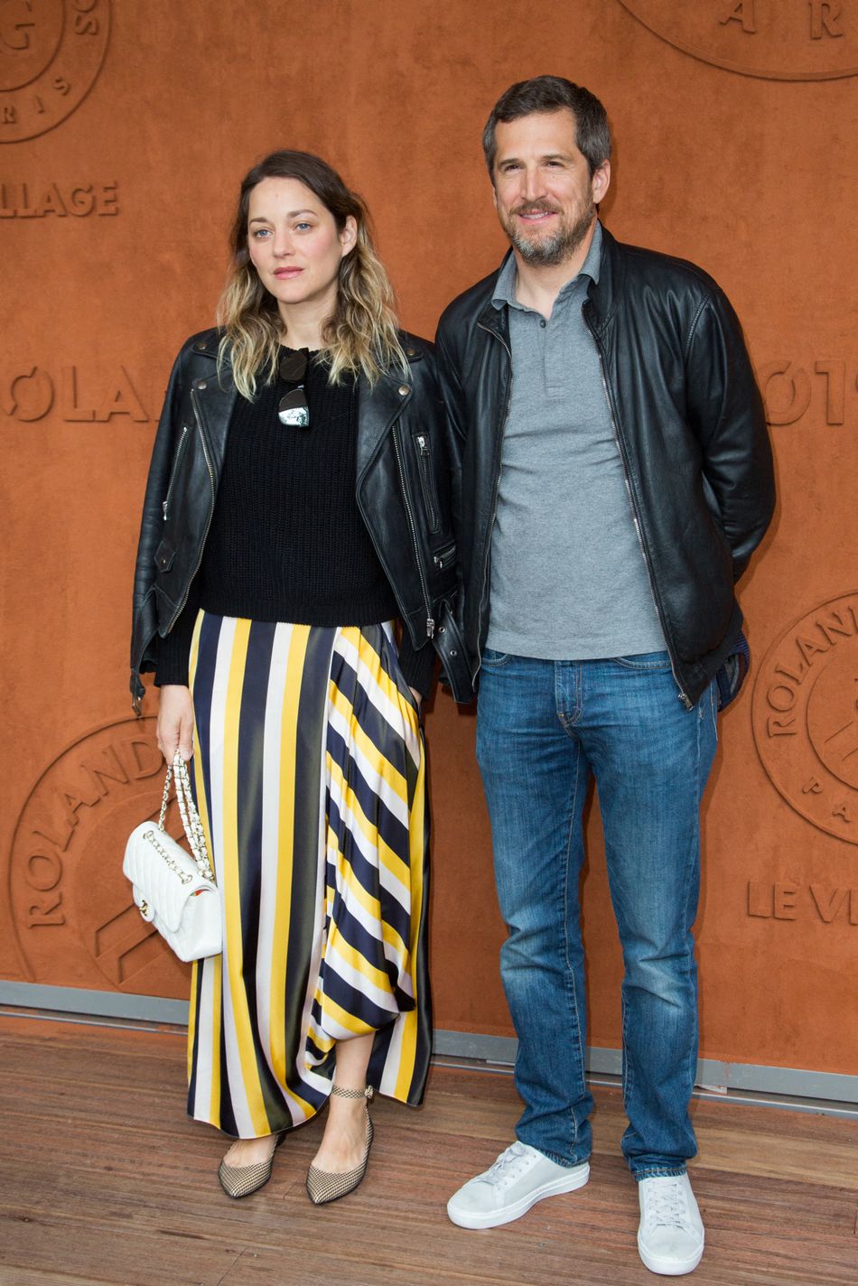 Dans une interview accordée au Parisien le 17 septembre également, Guillaume Canet n'hésite pas à condamner la presse people " qui a pu me mettre très en colère car elle a pu abîmer ma vie et celle de mes enfants ", explique-t-il.
