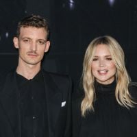 Virginie Efira et Niels Schneider sur leur 31 : sublime 1ère apparition au défilé Saint Laurent depuis la naissance de leur bébé