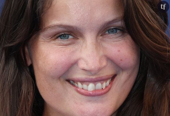 Elle ajoute : "C'est tellement dans mes gènes que, face à des situations compliquées, j'ai toujours su rebondir".
Laetitia Casta (présidente du jury) sur le tapis bleu de la 16ème édition du festival du film francophone de Angoulême le 23 août 2023. © Coadic Guirec / Bestimage 