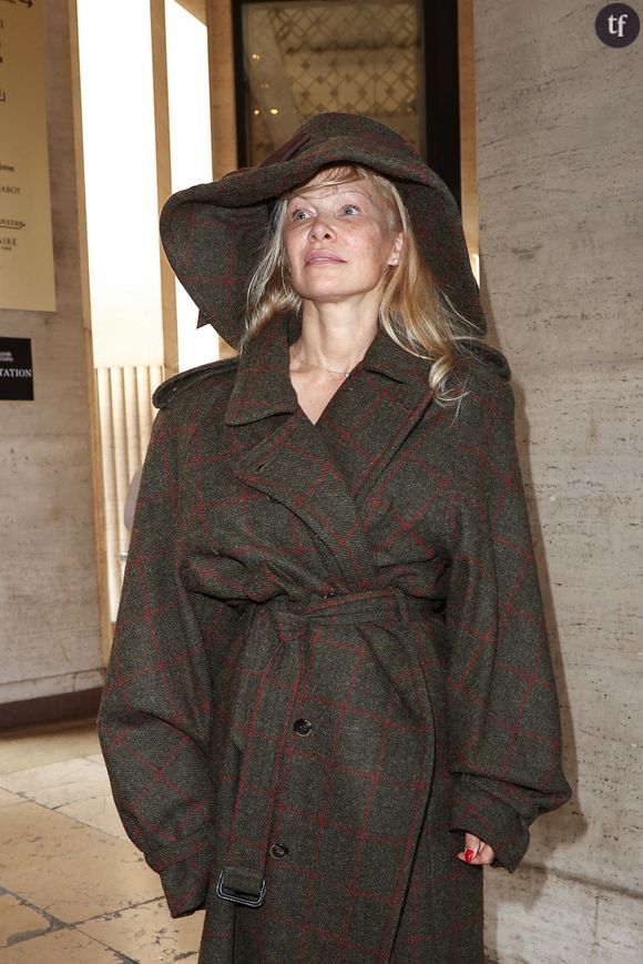 Et commentait : "Je préfère montrer mes taches de rousseur. C'est amusant de vieillir. C'est un soulagement"
Pamela Anderson attends the Vivienne Westwood Womenswear Spring-Summer 2024 show as part of Paris Fashion Week in Paris, France on September 30, 2023. Photo by Nasser Berzane/ABACAPRESS.COM