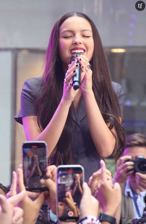 Mais ce n'est pas tout, loin de là même ! Car Olivia Rodrigo a également fait le choix de verser une partie des bénéfices de sa tournée à des organisations américaines de défense des droits reproductifs.  
NEW YORK, NY- SEPTEMBER 8: Olivia Rodrigo performs on NBC's Today Citi Summer Concert Series in New York City on September 8, 2023. Credit: RW/MediaPunch