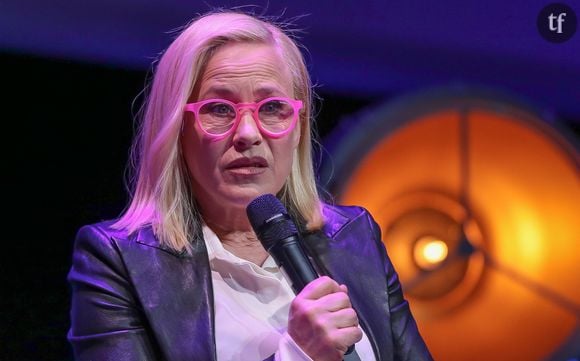 Tout est bien qui finit bien donc ? Presque. Car les scènes de sexe du film ne furent pas plus aisées à tourner. Patricia Arquette éprouvait notamment des difficultés à dévoiler sa poitrine sur le plateau, devant toute l'équipe. D'un côté, si les attitudes des techniciens étaient telles que le relate la star américaine, on la comprend volontiers, non ? 
Patricia Arquette lors de sa masterclass au Festival Series Mania de Lille. Le 21 mars 2024 